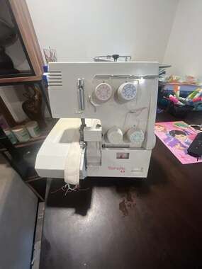 Bernette 43 Overlock Serger Sewing Machine